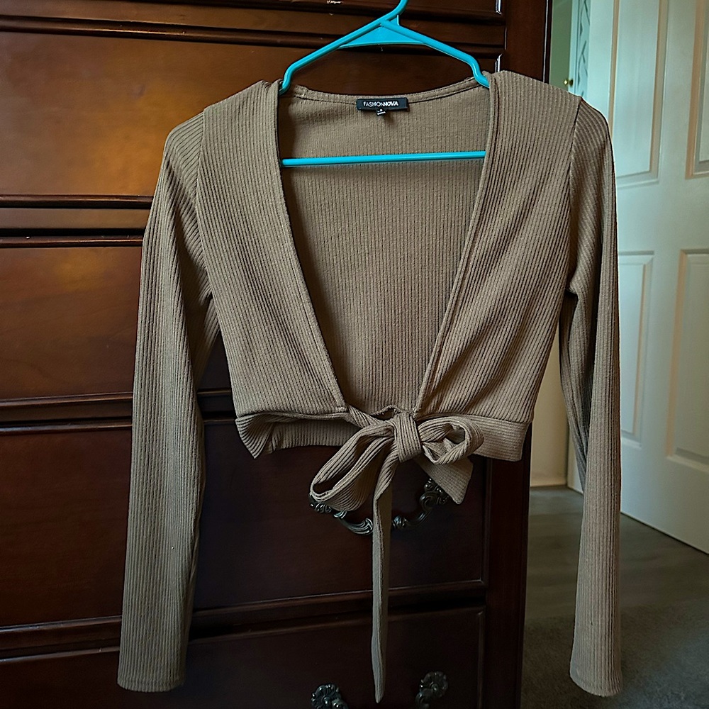 I never wear it. It’s been worn 1-2 times. Very cute piece just not my style !